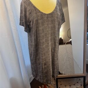 Joie Black and White Short Sleeve mini dress 100% silk size large